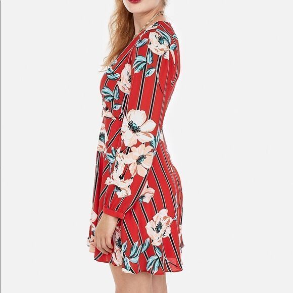 ✨ Floral Surplice Fit And Flare Dress✨ - Picture 3 of 4